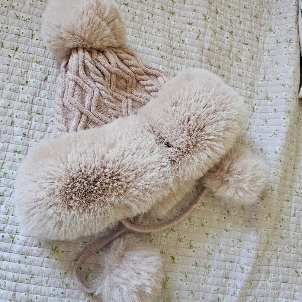 Pompom hat